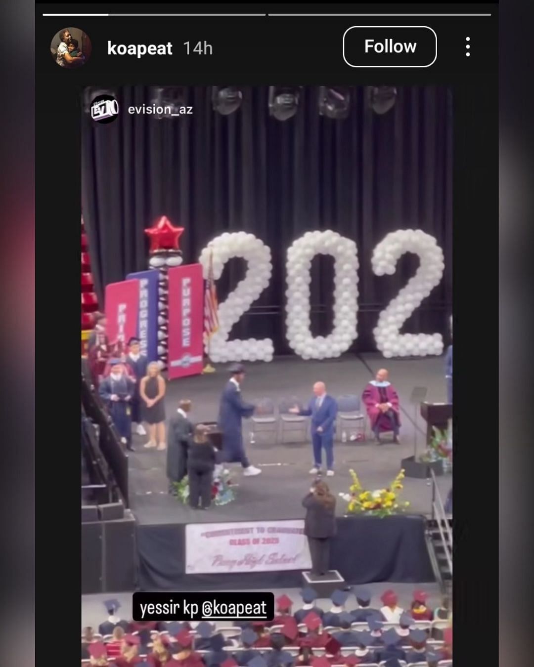 VIDEO: Arizona commit Koa Peat earns loud applause from peers during graduation ceremony. (Image via Instagram @koapeat)
